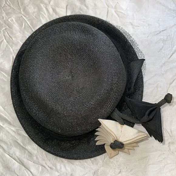 Vintage 50s/60s A New York Creation Small‎ Black Hat with Distinctive Accents - Picture 5 of 7